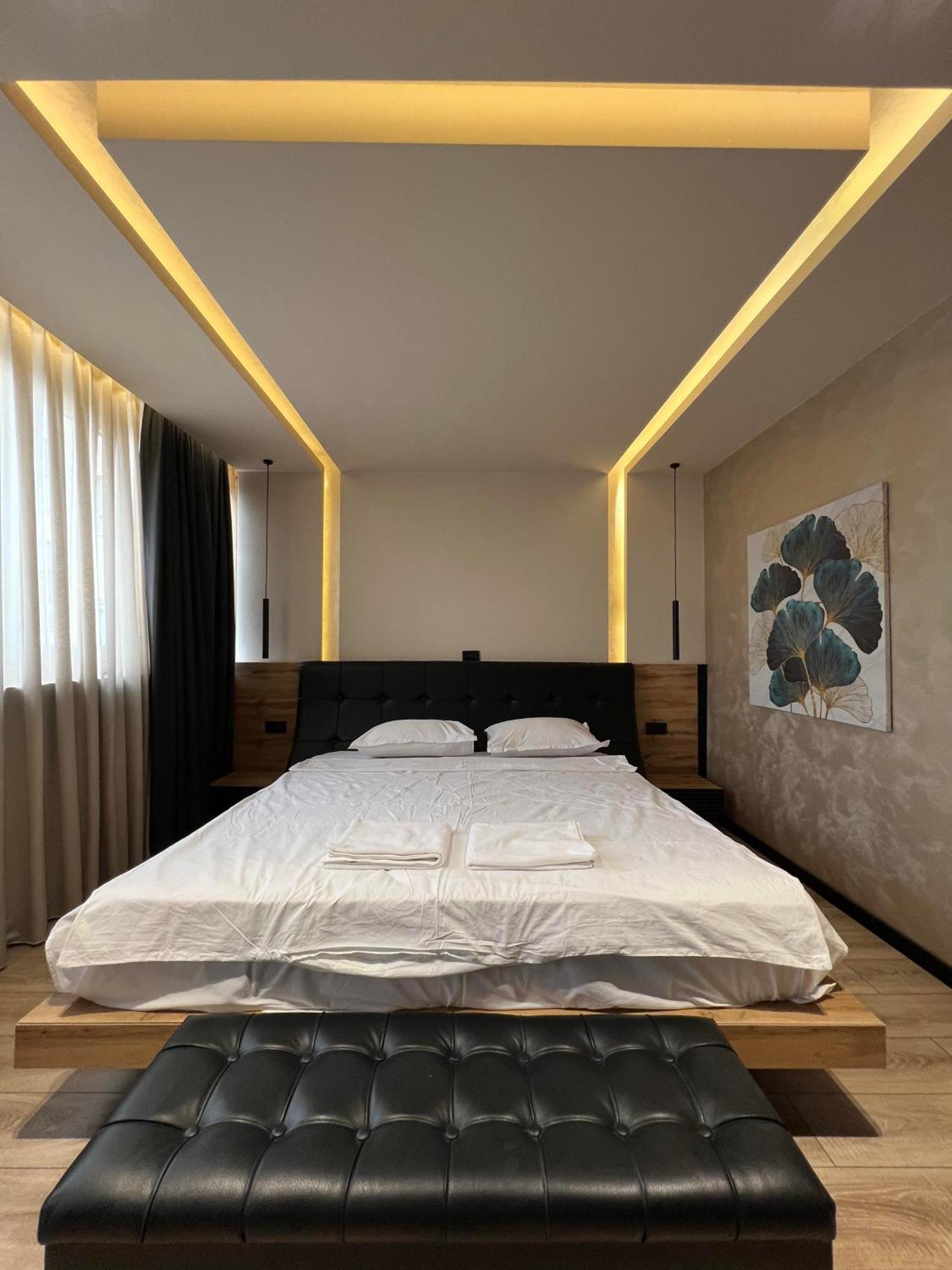 Zet Apartments - Bedroom & Bathroom 프리슈티나 외부 사진