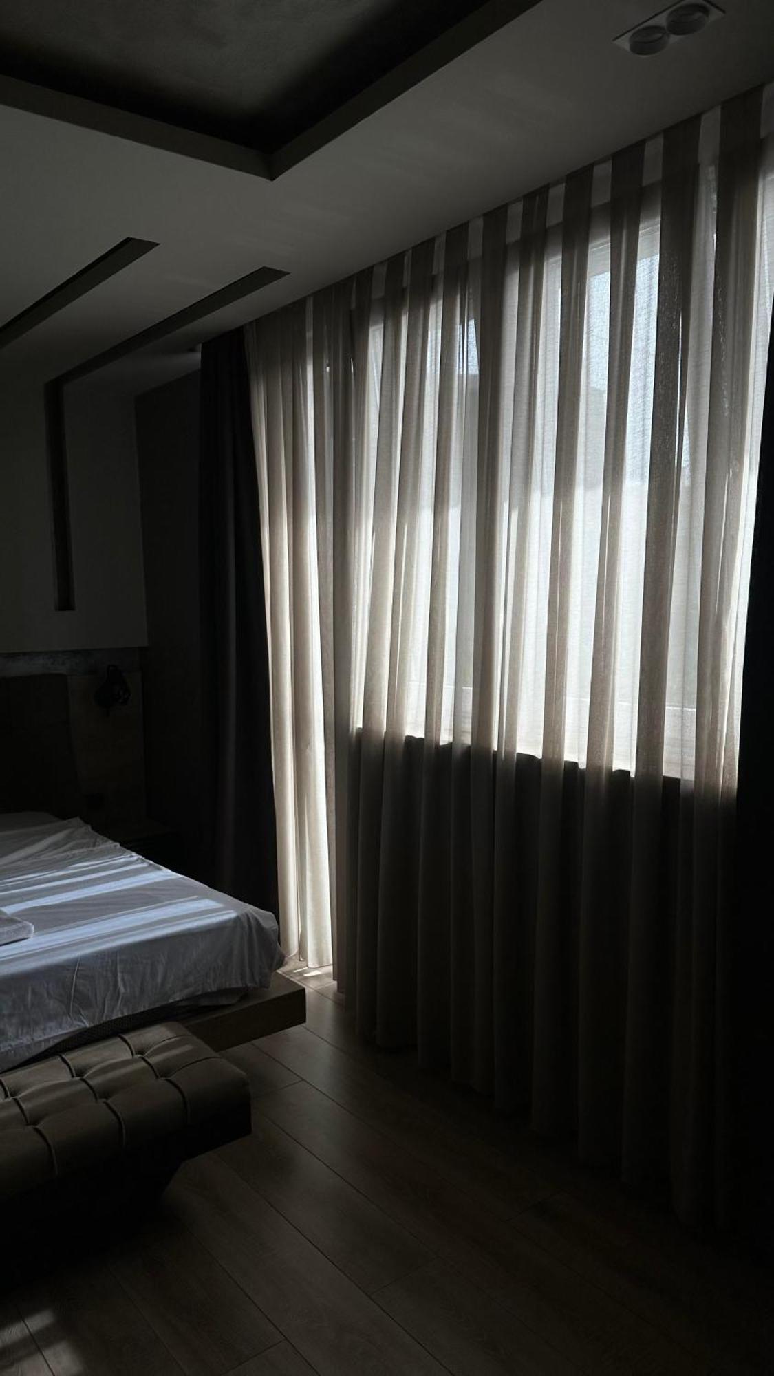 Zet Apartments - Bedroom & Bathroom 프리슈티나 외부 사진