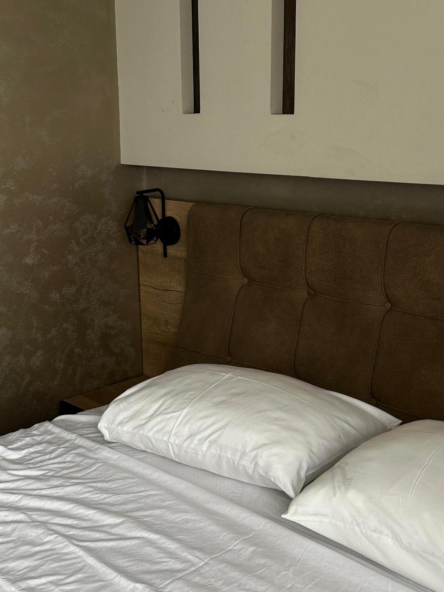 Zet Apartments - Bedroom & Bathroom 프리슈티나 외부 사진